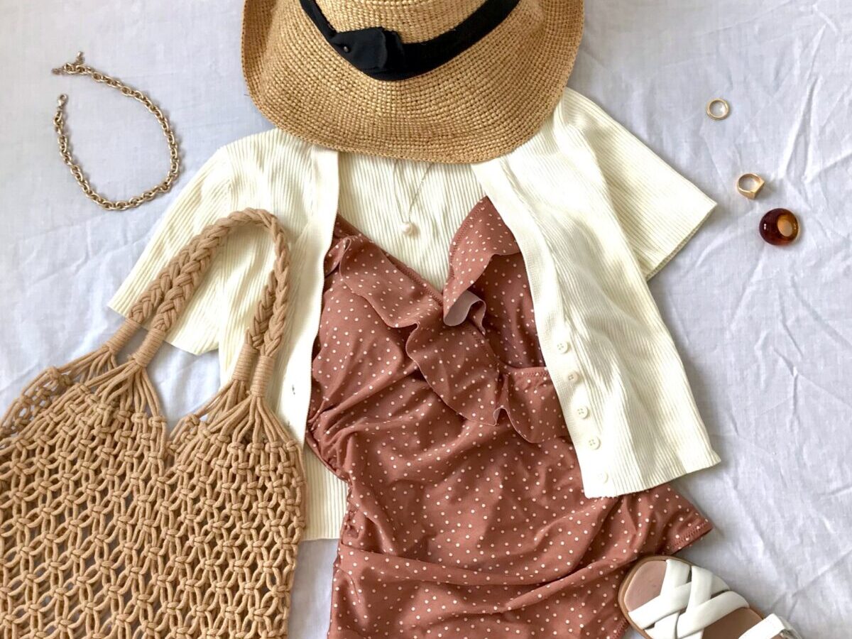 プールにいくときの女性のコーディネーション