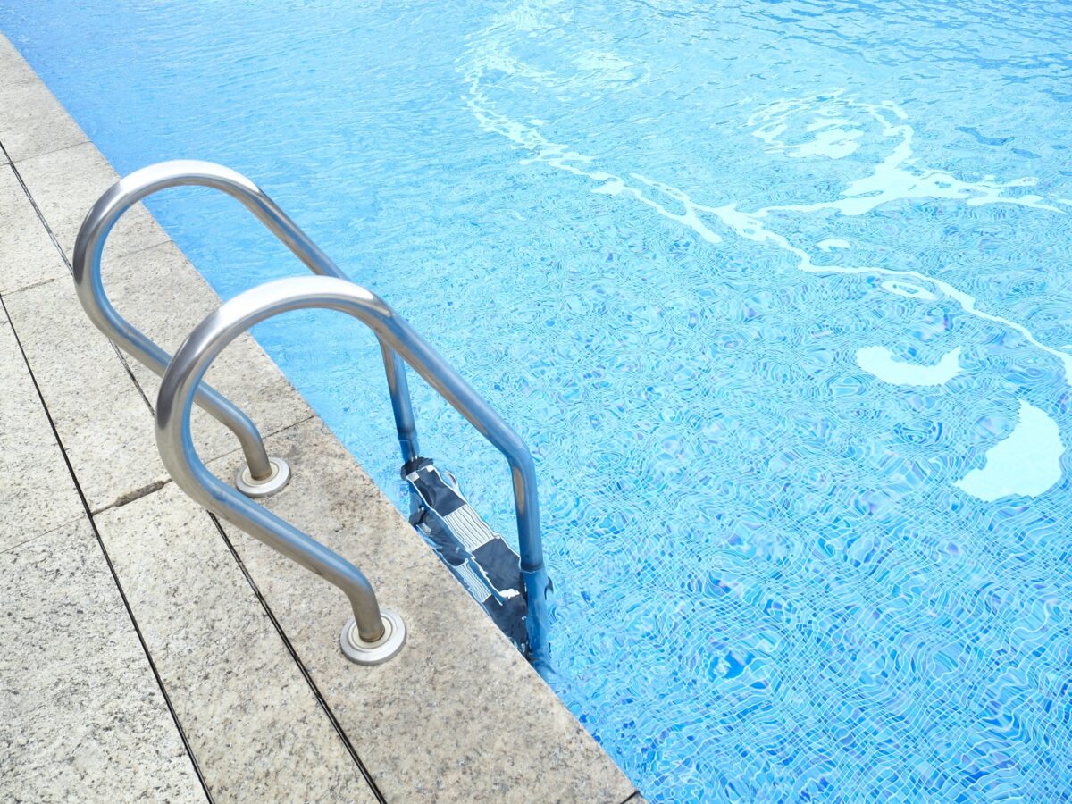 プール（プールサイド）